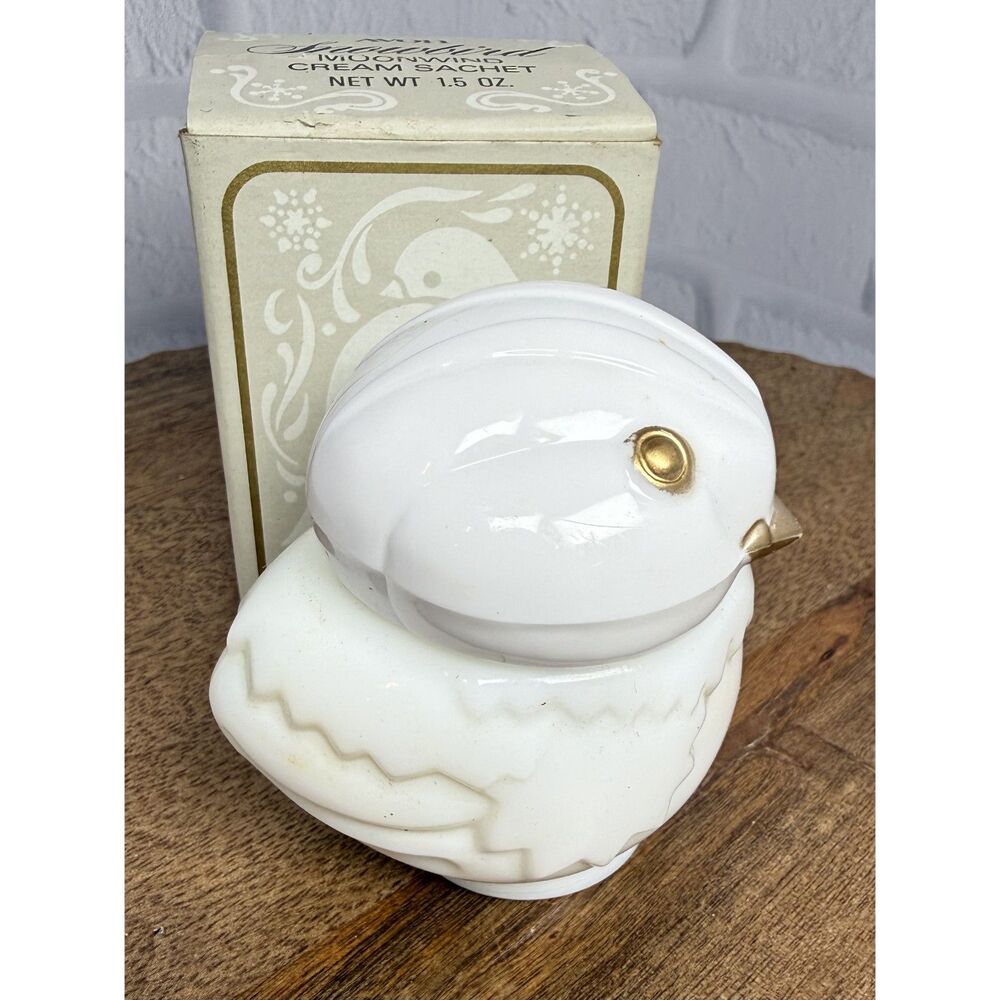 NEW Vintage Vintage 70s Avon Snowbird Moonwind Cream Sachet & Box - Picture 1 of 12